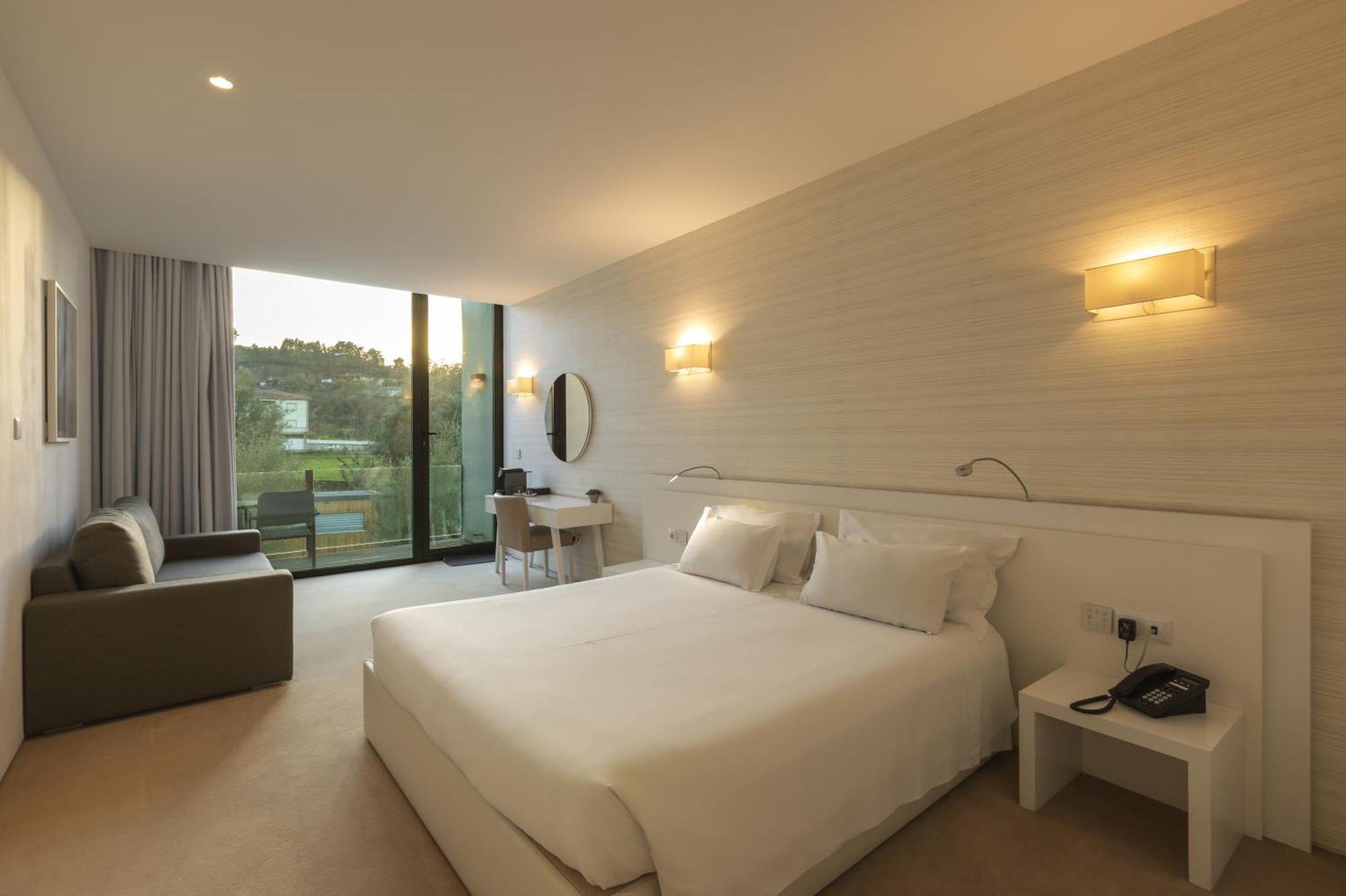 Deluxe Double Room with Balcony,1567455677:JPEG